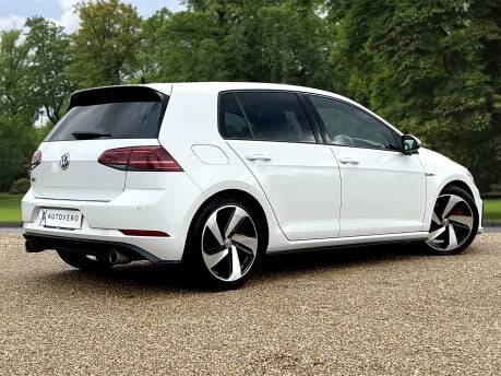 Volkswagen Golf GTI PERFORMANCE TSI DSG 5