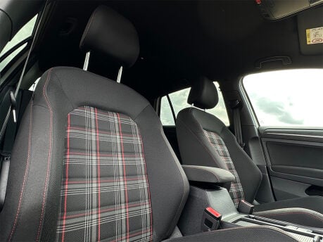 Volkswagen Golf GTI PERFORMANCE TSI DSG 49