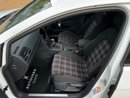 Volkswagen Golf GTI PERFORMANCE TSI DSG 47