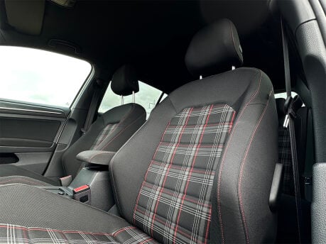 Volkswagen Golf GTI PERFORMANCE TSI DSG 48