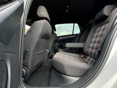 Volkswagen Golf GTI PERFORMANCE TSI DSG 56