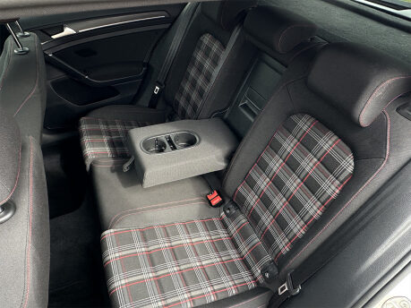 Volkswagen Golf GTI PERFORMANCE TSI DSG 53