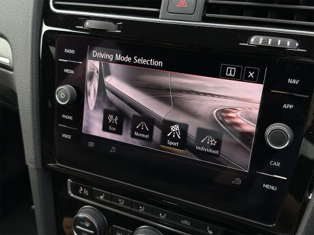 Volkswagen Golf GTI PERFORMANCE TSI DSG 71