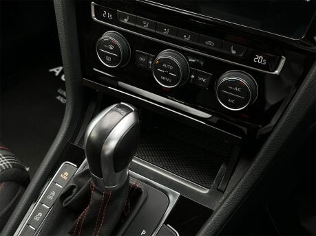 Volkswagen Golf GTI PERFORMANCE TSI DSG 68