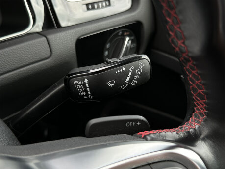 Volkswagen Golf GTI PERFORMANCE TSI DSG 77