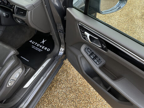 Porsche Macan D S PDK 47