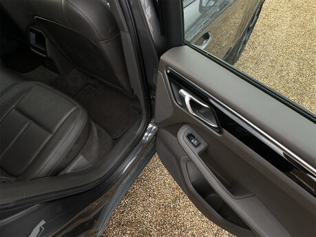 Porsche Macan D S PDK 81