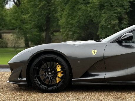 Ferrari 812 Superfast 10