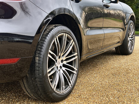 Porsche Macan TURBO PDK 27