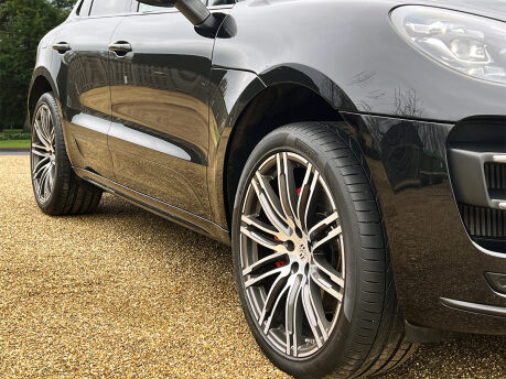 Porsche Macan TURBO PDK 15