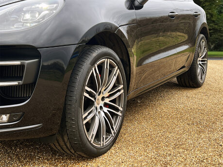 Porsche Macan TURBO PDK 20