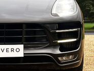 Porsche Macan TURBO PDK 18