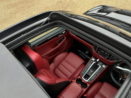 Porsche Macan TURBO PDK 33