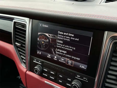 Porsche Macan TURBO PDK 64