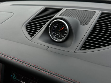 Porsche Macan TURBO PDK 56