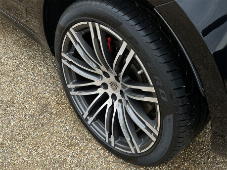 Porsche Macan TURBO PDK 38