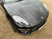 Porsche Macan TURBO PDK 32