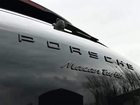 Porsche Macan TURBO PDK 34