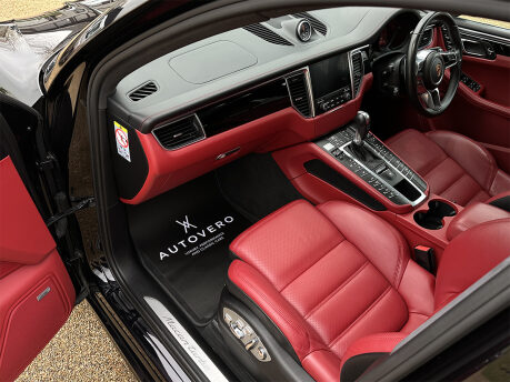 Porsche Macan TURBO PDK 41