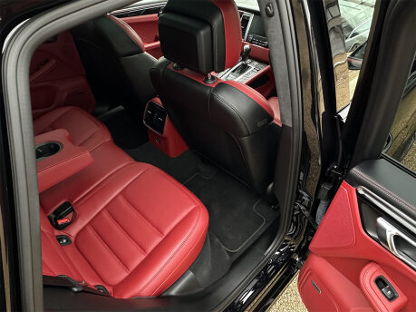 Porsche Macan TURBO PDK 79