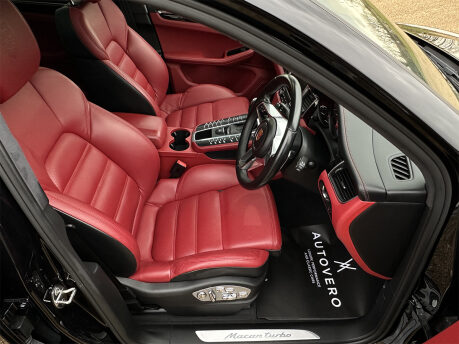 Porsche Macan TURBO PDK 44