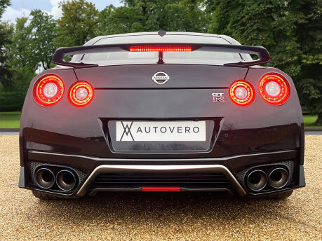 Nissan GT-R RECARO 6