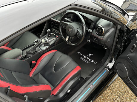 Nissan GT-R RECARO 46