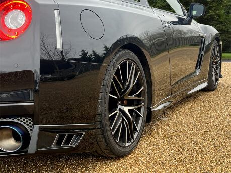 Nissan GT-R RECARO 27