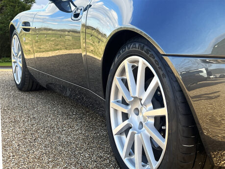 Aston Martin Vanquish S V12 22