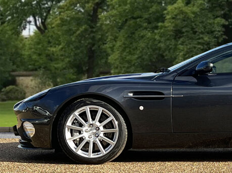 Aston Martin Vanquish S V12 10