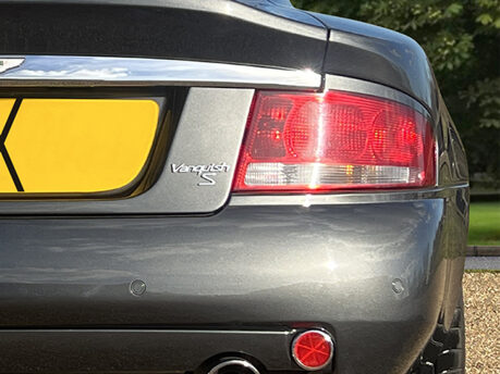 Aston Martin Vanquish S V12 25
