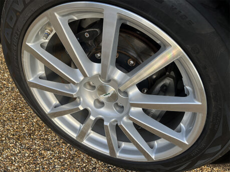 Aston Martin Vanquish S V12 42