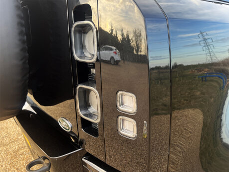 Land Rover Defender V8 27