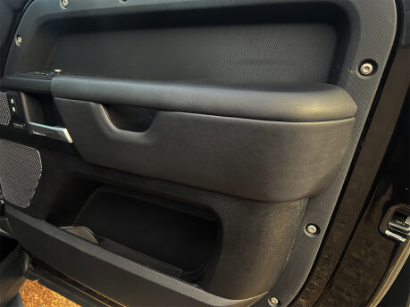 Land Rover Defender V8 76