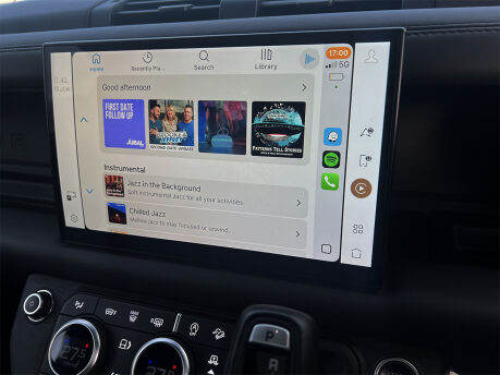 Land Rover Defender V8 68