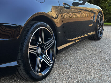 Mercedes-Benz SL Series SL63 AMG 27