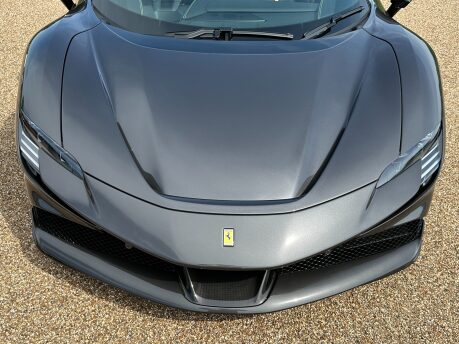 Ferrari SF90 SPIDER 32