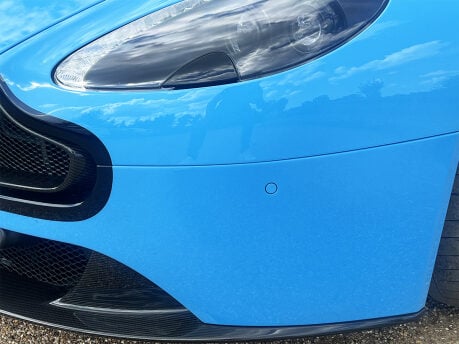 Aston Martin Vantage S V12 19