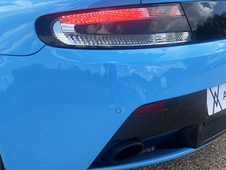 Aston Martin Vantage S V12 23