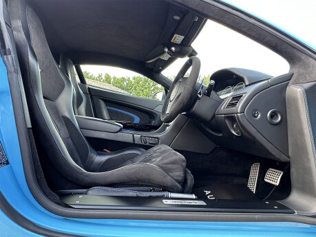 Aston Martin Vantage S V12 53