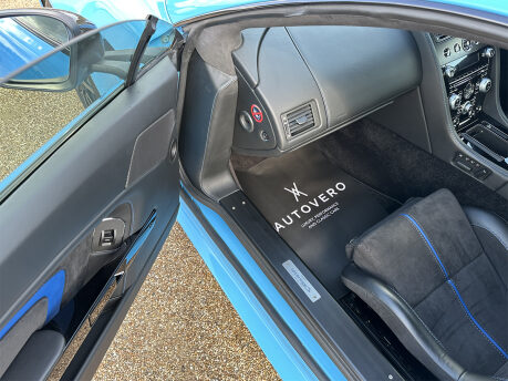 Aston Martin Vantage S V12 47