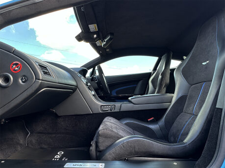Aston Martin Vantage S V12 54