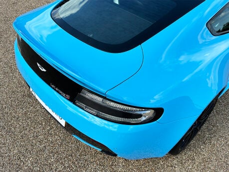 Aston Martin Vantage S V12 29