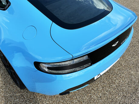 Aston Martin Vantage S V12 31