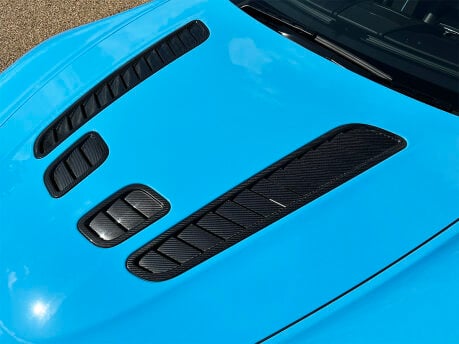 Aston Martin Vantage S V12 36