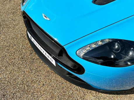 Aston Martin Vantage S V12 37