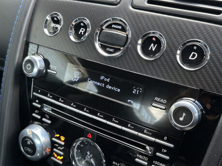 Aston Martin Vantage S V12 73