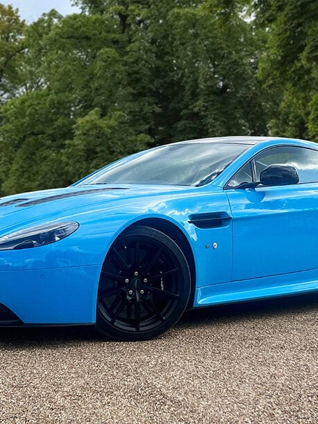 Aston Martin Vantage S V12