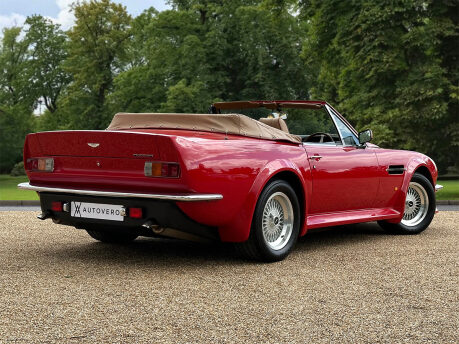 Aston Martin V8 VOLANTE 8