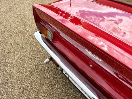 Aston Martin V8 VOLANTE 36